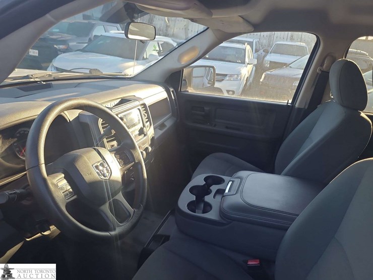 2015-dodge-3500-image-13