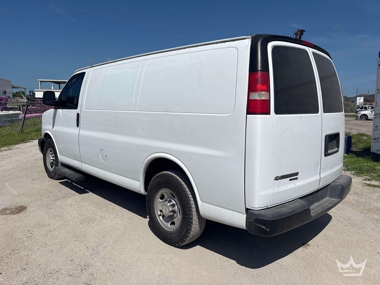 2014-chevrolet-express-2500-image-4