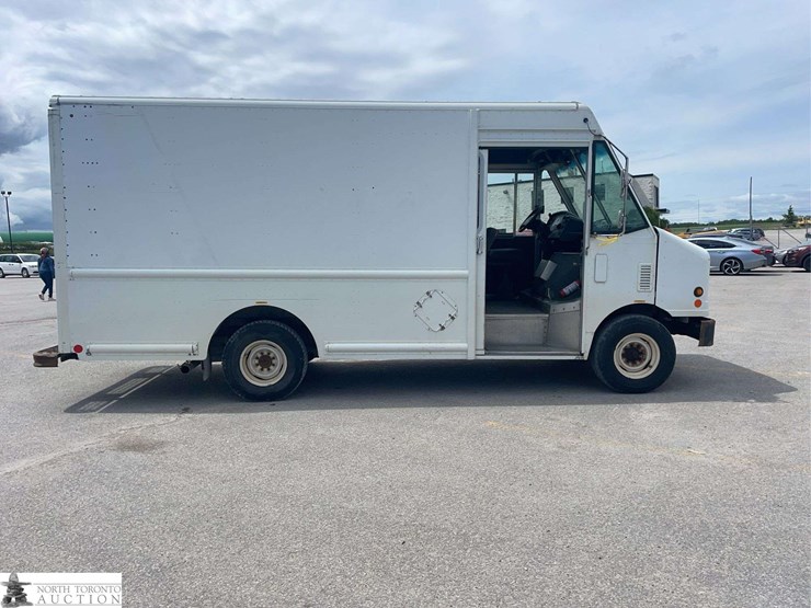 2009-ford-e-series-s/a-step-van-image-4