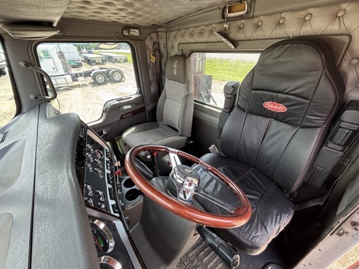 2010-kenworth-t800-image-28