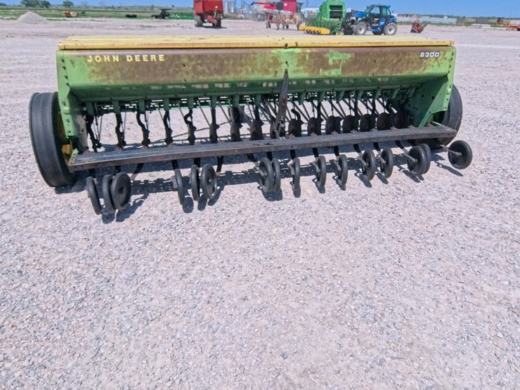 john-deere-8300-image-2