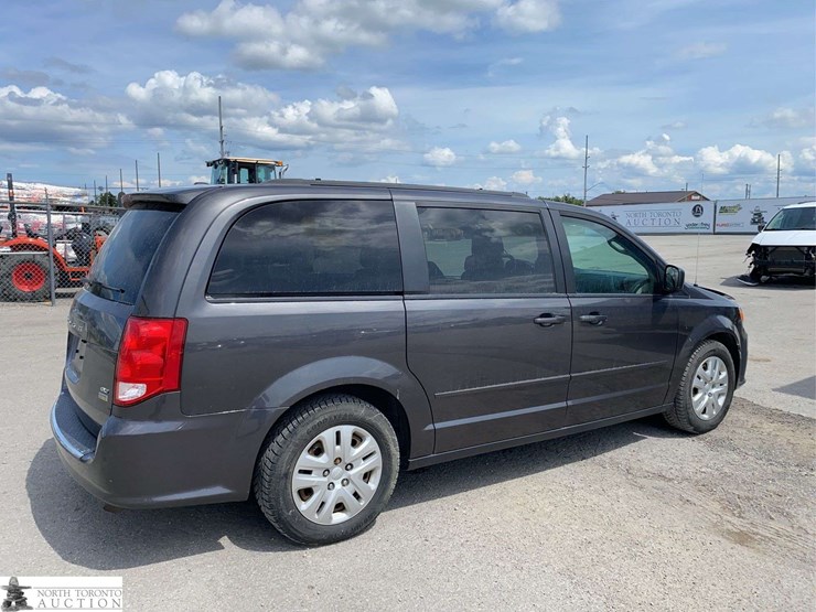 2017-dodge-grand-caravan-sxt-image-5