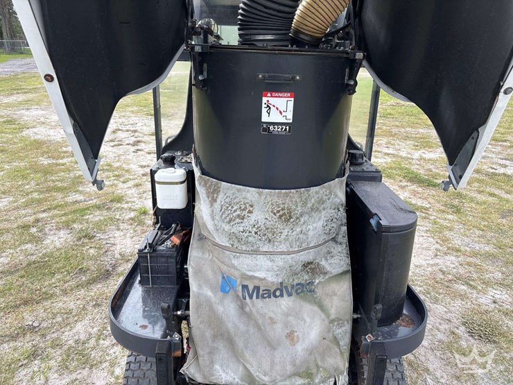 2017-madvac-lr50t-ride-on-litter-vacuum-image-38