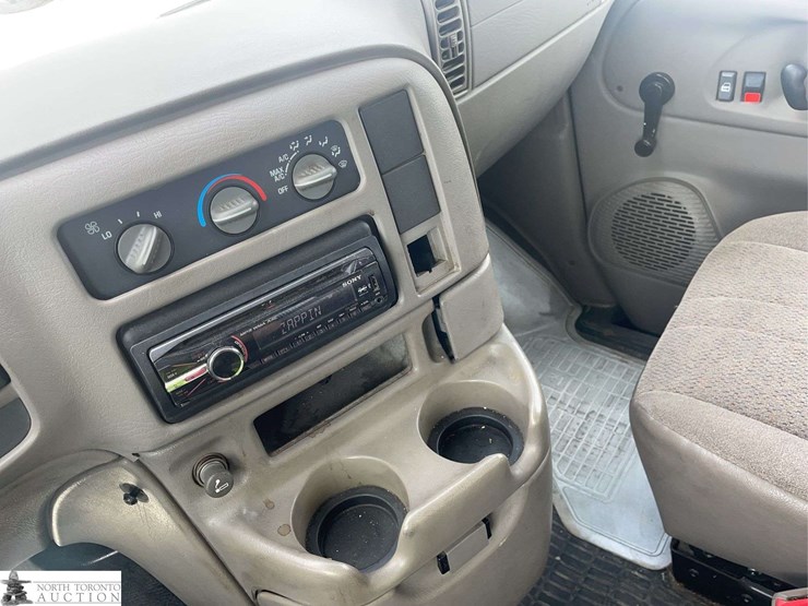 2005-chevrolet-astro-image-13