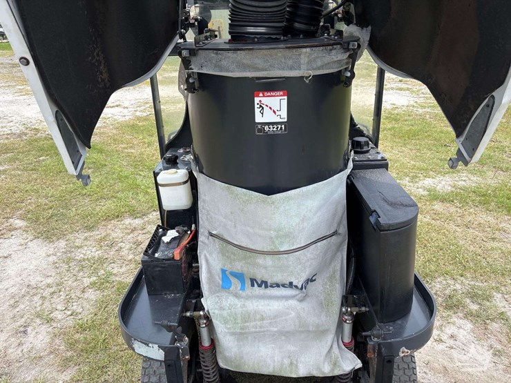 2017-madvac-lr50t-ride-on-litter-vacuum-image-19