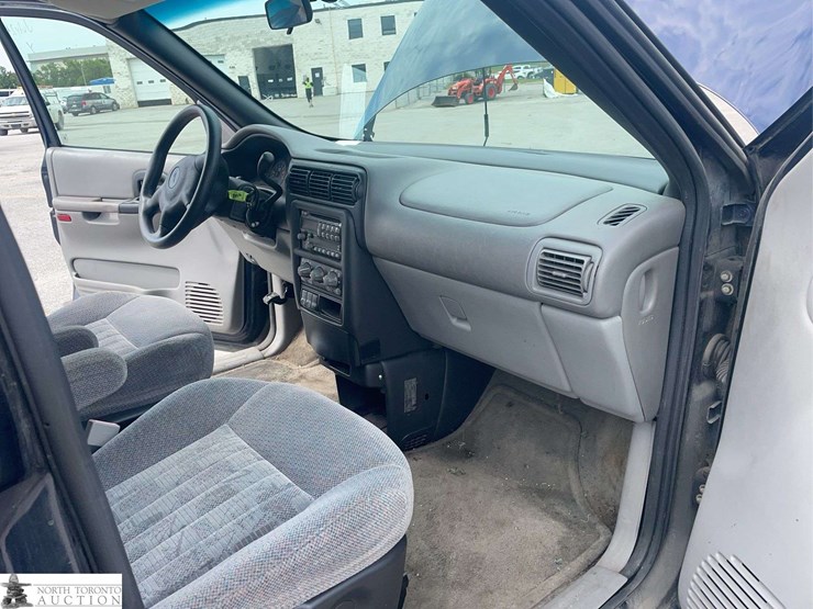 2004-pontiac-montana-image-20