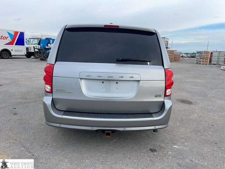 2016-dodge-grand-caravan-sxt-image-6
