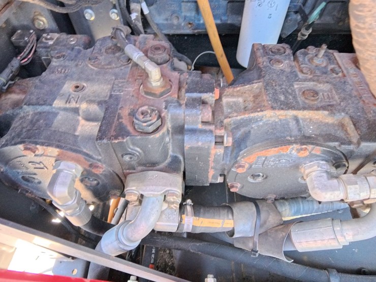 2012-massey-ferguson-9520-image-104