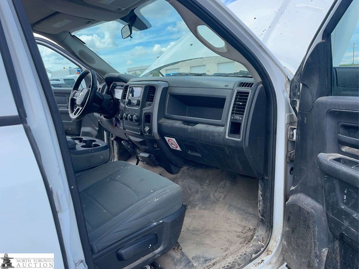 2016-dodge-3500-image-19