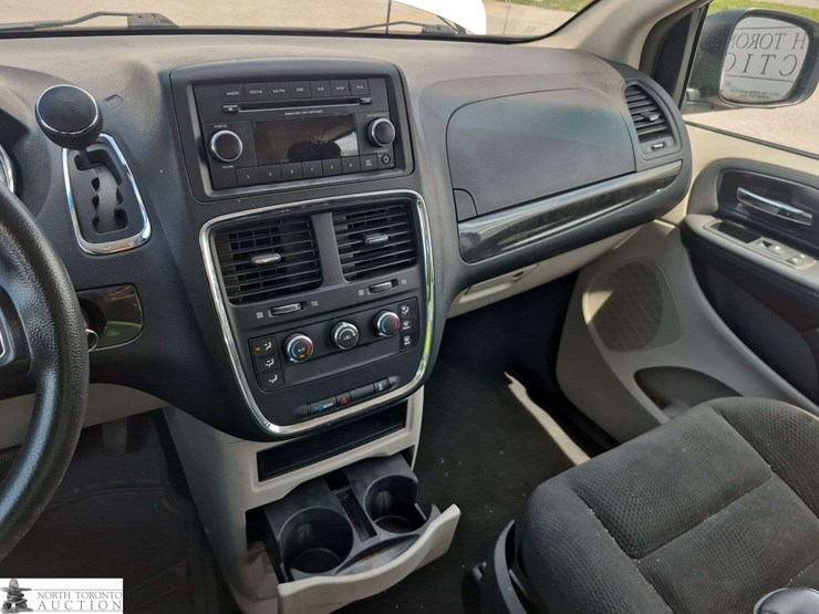 2016-dodge-grand-caravan-sxt-image-13