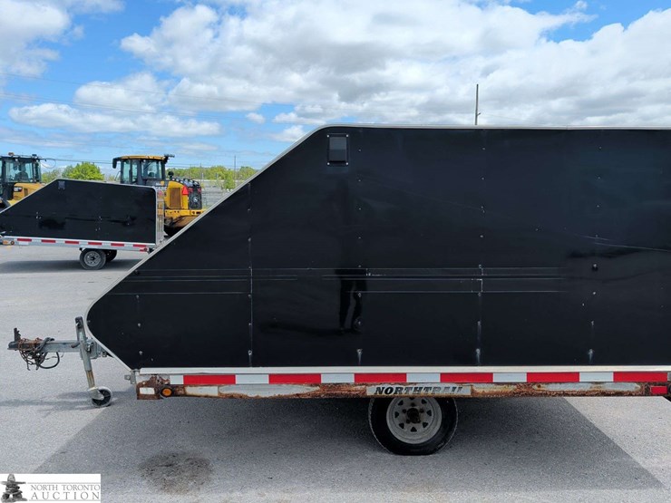 2013-l&b-moore-s/a-enclosed-trailer-image-2