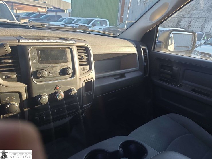 2015-dodge-3500-image-12