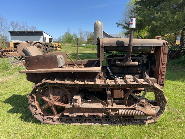caterpillar-fifteen-image-2