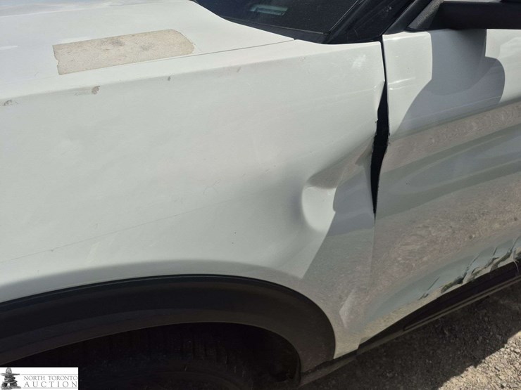 2020-ford-explorer-image-17