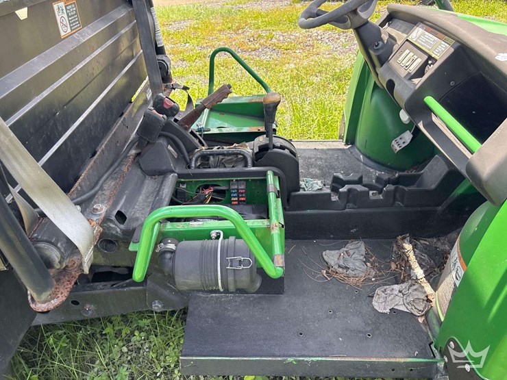 2016-john-deere-gator-image-18