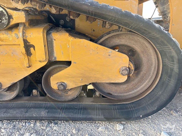 2021-caterpillar-259d3-image-40
