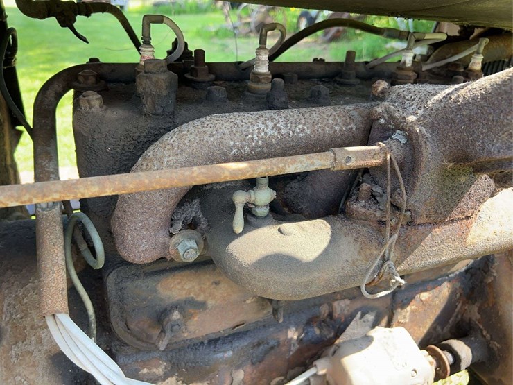 caterpillar-fifteen-image-16