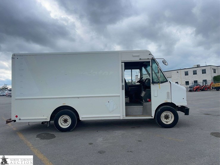 2011-ford-e-series-s/a-step-van-image-4