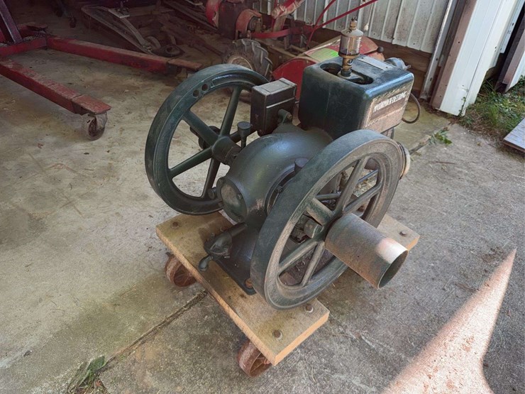 mccormick-deering-1/2-hp-engine-image-2