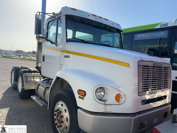 1996-freightliner-fl112-image-3