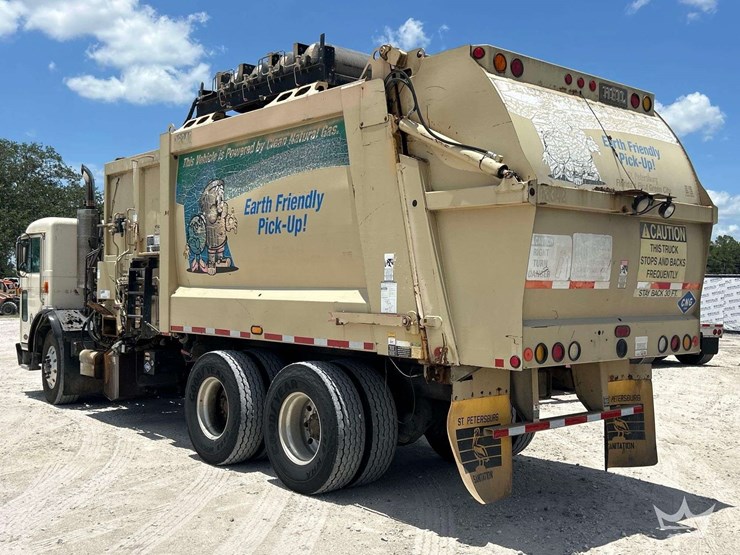 2013-peterbilt-320-image-4