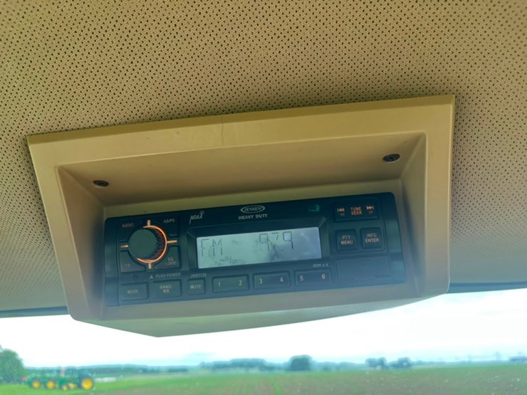 john-deere-8300-image-31