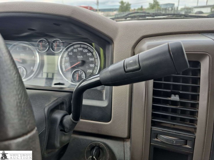 2012-dodge-3500-image-17