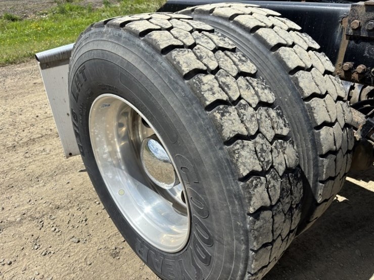 2010-kenworth-t800-image-12