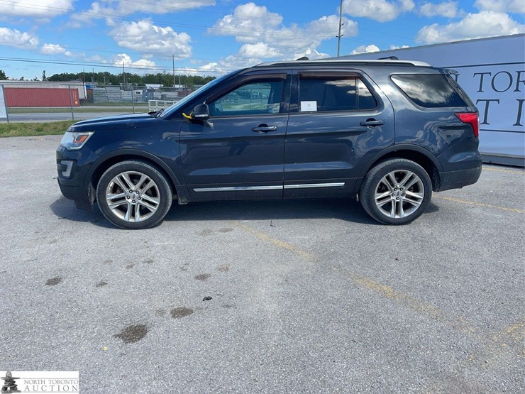 2017-ford-explorer-image-8