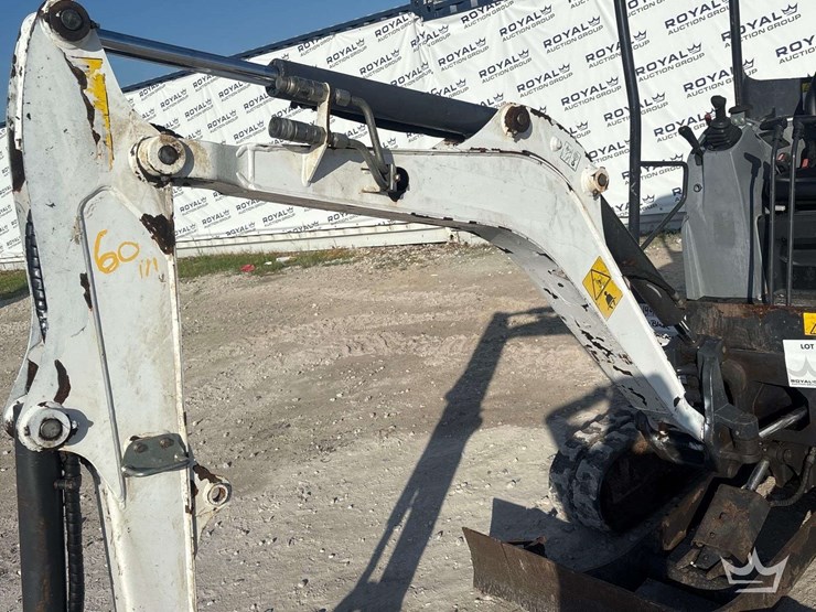2020-bobcat-e20-image-11
