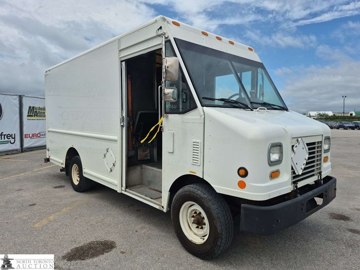 2009-ford-e-series-s/a-step-van-image-3