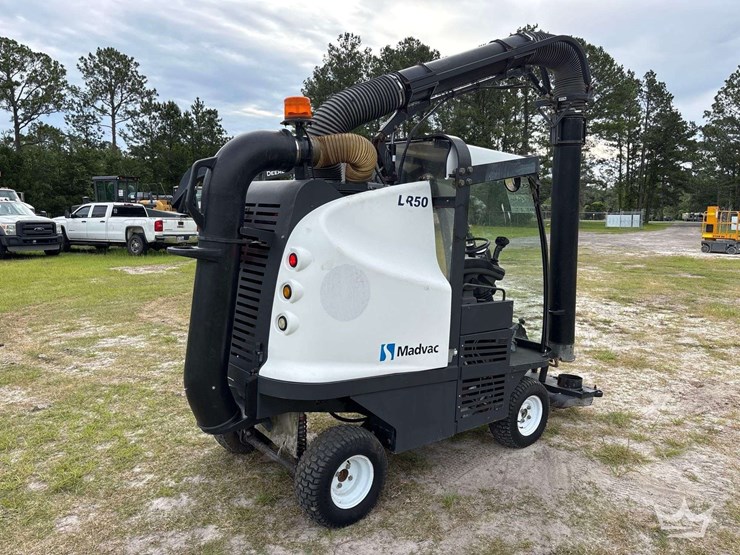 2017-madvac-lr50t-ride-on-litter-vacuum-image-8