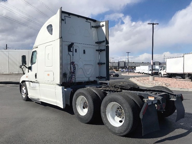2018-freightliner-cascadia-125-evolution-image-2