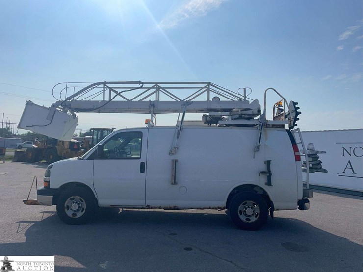 2011-chevrolet-express-s/a-bucket-van-image-8