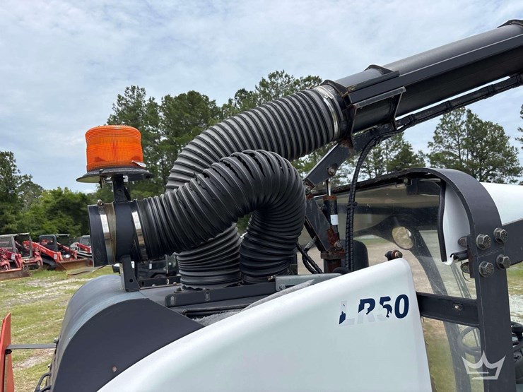 2017-madvac-lr50t-ride-on-litter-vacuum-image-35