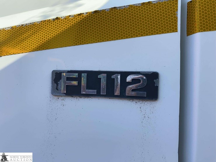 1996-freightliner-fl112-image-32