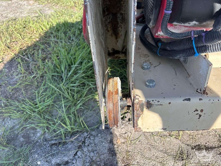 edco-ss-24-24h-24in-self-propelled-concrete-saw-image-16