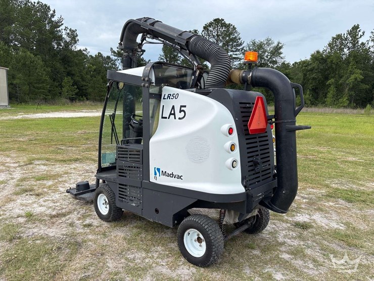 2017-madvac-lr50t-ride-on-litter-vacuum-image-11