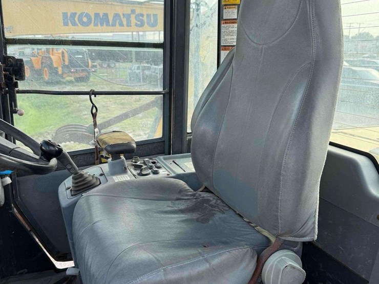2010-komatsu-wa250-6-image-36