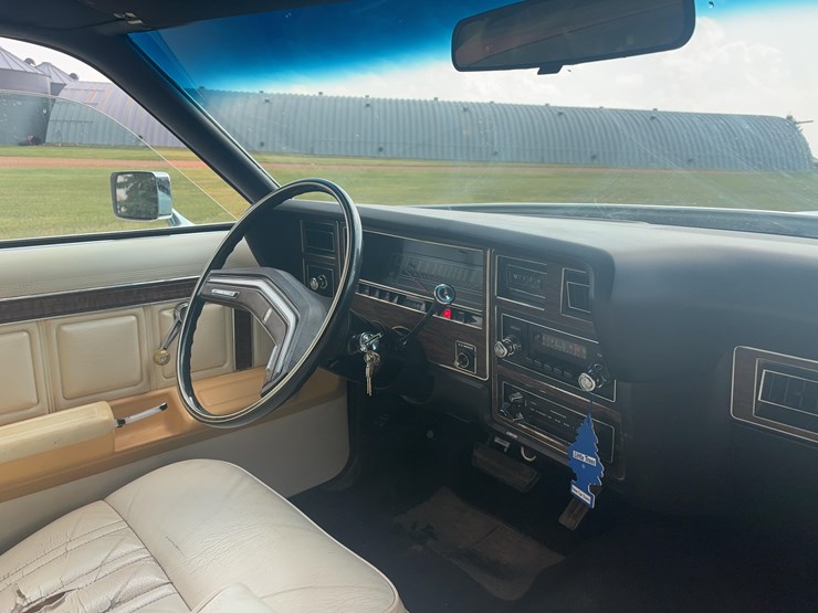 1976-ford-ltd-landau-image-13