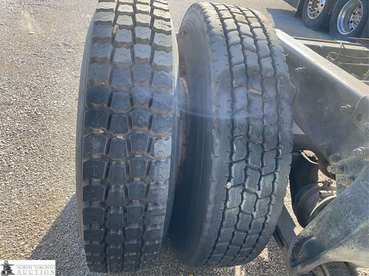 1996-freightliner-fl112-image-26