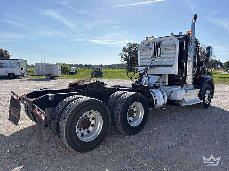 2018-peterbilt-579-image-3
