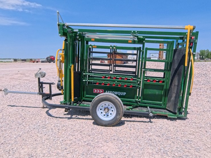 #1073-•-2019-arrow-quip-8600-cattle-chute-image-6