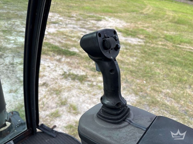 2017-madvac-lr50t-ride-on-litter-vacuum-image-37
