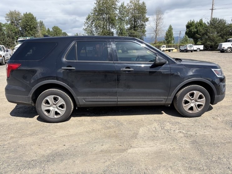 2016-ford-explorer-image-3