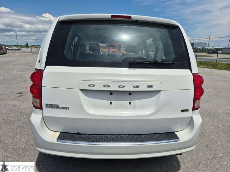 2016-dodge-grand-caravan-sxt-image-6