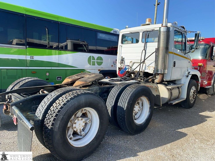1996-freightliner-fl112-image-4