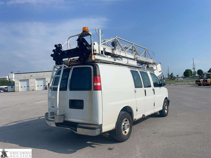 2011-chevrolet-express-s/a-bucket-van-image-5