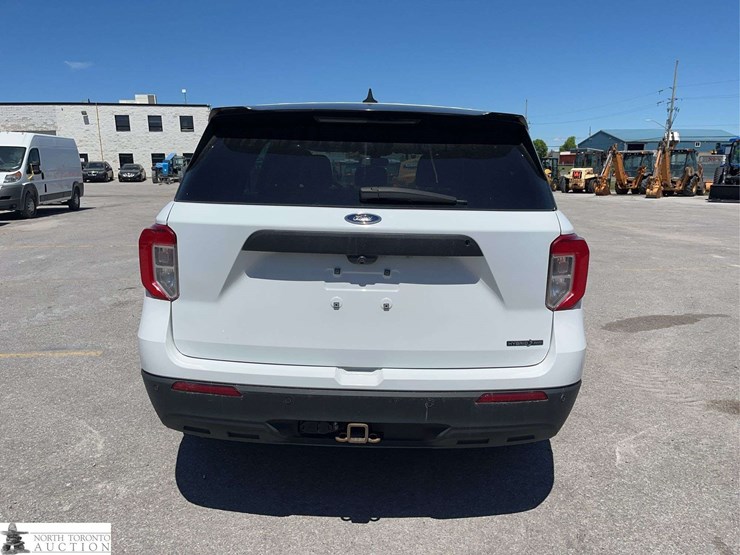 2022-ford-explorer-image-6