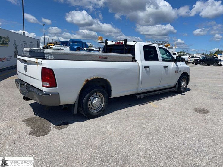 2011-dodge-2500-image-5